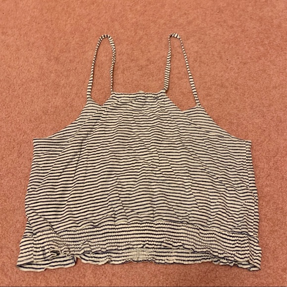 ✨2/$16✨ Zara crop top - Picture 2 of 4